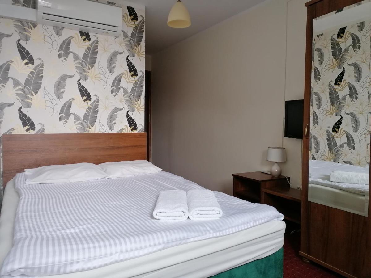 Pensjonat Telimena Hotel Zwierzyniec Bagian luar foto