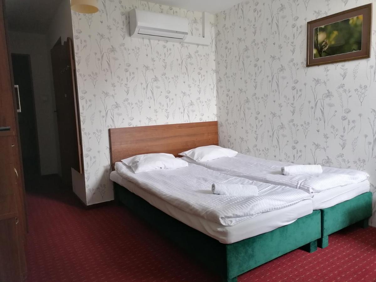 Pensjonat Telimena Hotel Zwierzyniec Bagian luar foto