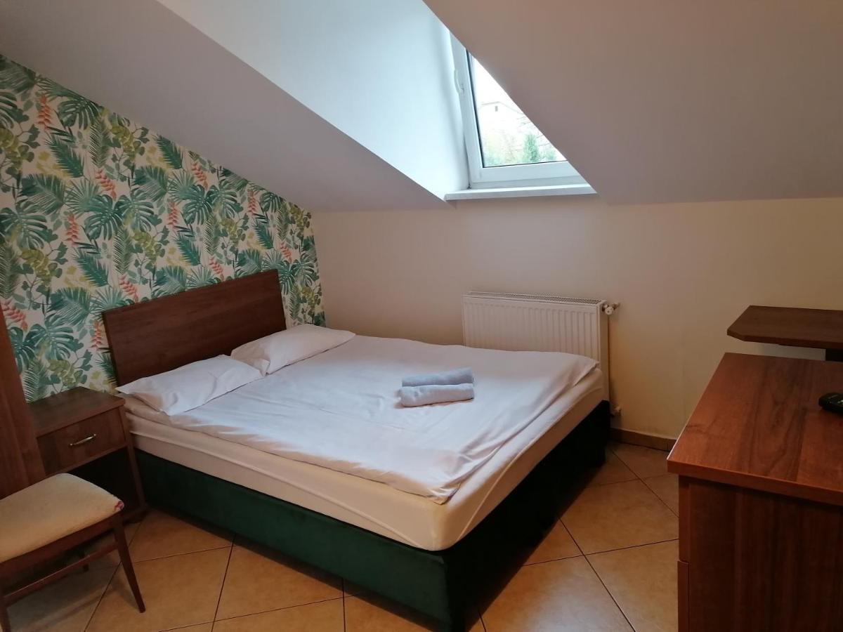 Pensjonat Telimena Hotel Zwierzyniec Bagian luar foto