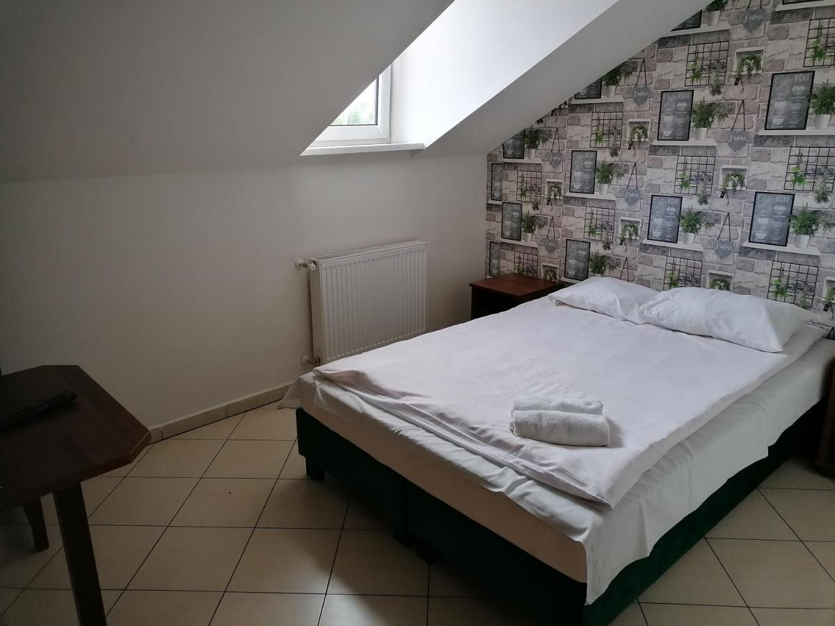 Pensjonat Telimena Hotel Zwierzyniec Bagian luar foto