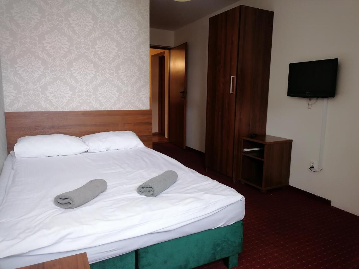 Pensjonat Telimena Hotel Zwierzyniec Bagian luar foto
