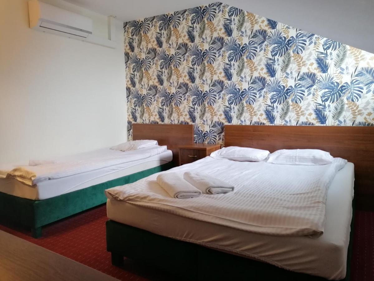 Pensjonat Telimena Hotel Zwierzyniec Bagian luar foto
